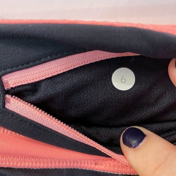 Lululemon Black Pink Capri running Legging back Pocket Size 6 - Picture 5 of 6